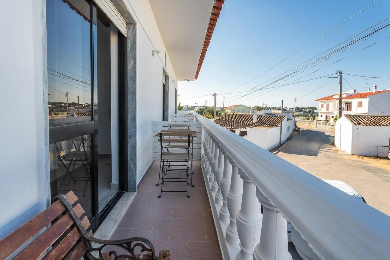 Blife Marya Private Rooms - Airport Stay Faro 0*,  Portekiz