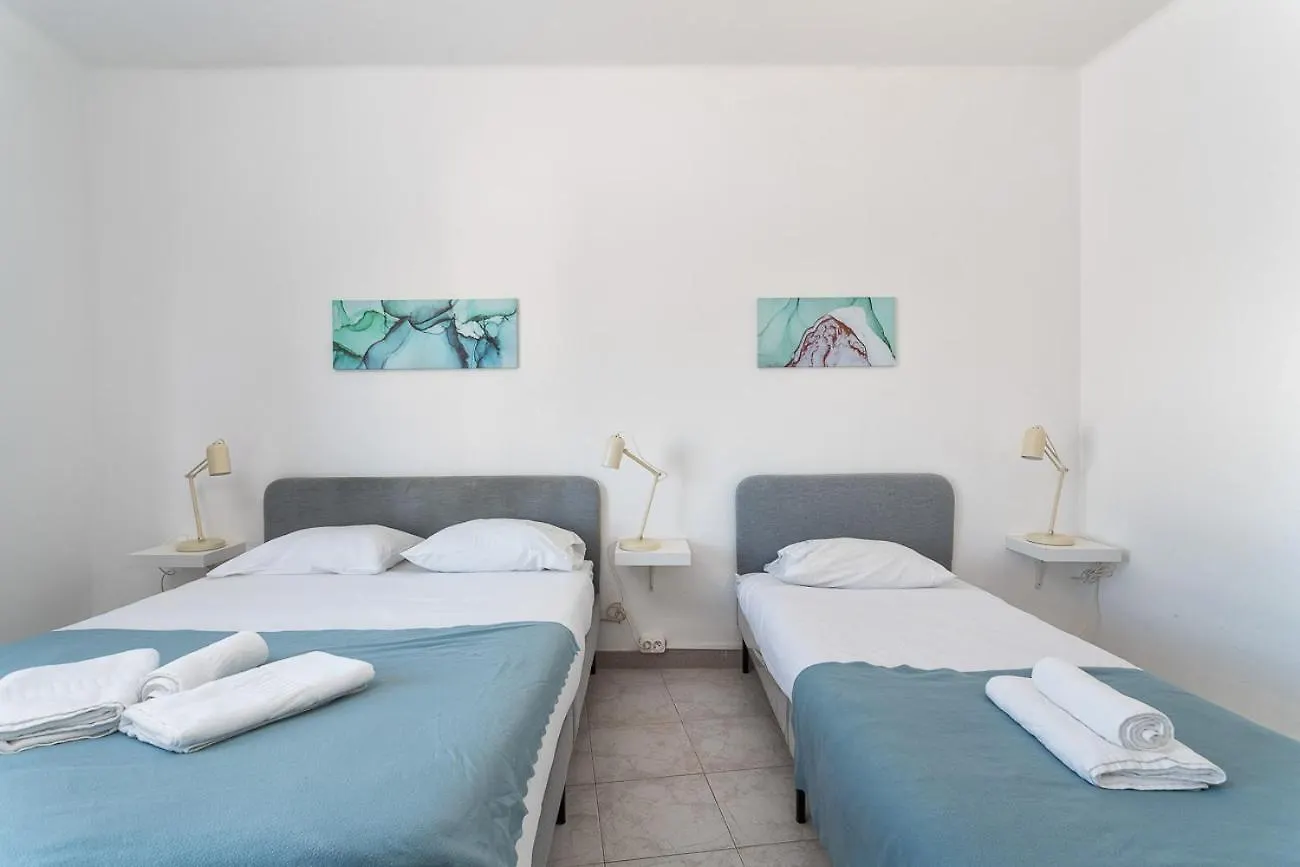 Blife Marya Private Rooms - Airport Stay Faro 0*,  Portugal