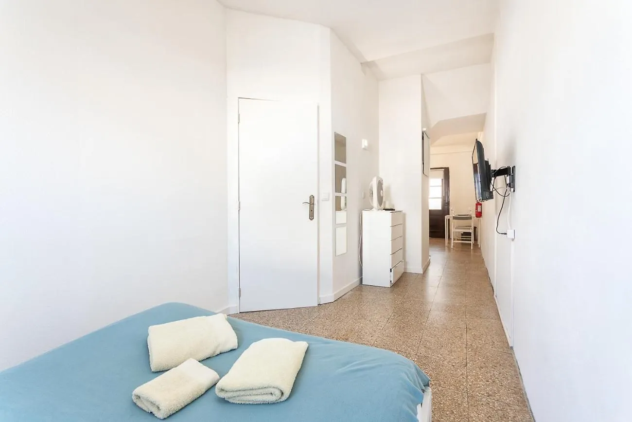 Blife Marya Private Rooms - Airport Stay Faro Homestay